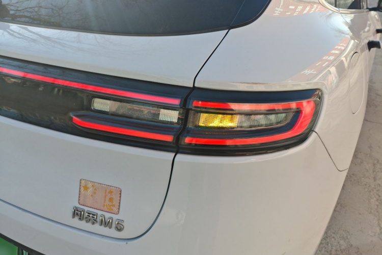 鸿蒙智行 问界M5 2022款 增程后驱标准版车身外观6005