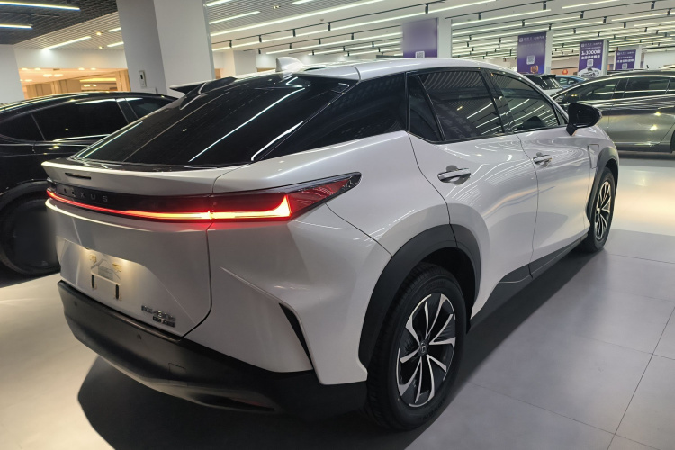 雷克萨斯RZ 2023款 450e 四驱纵享版车身外观6005