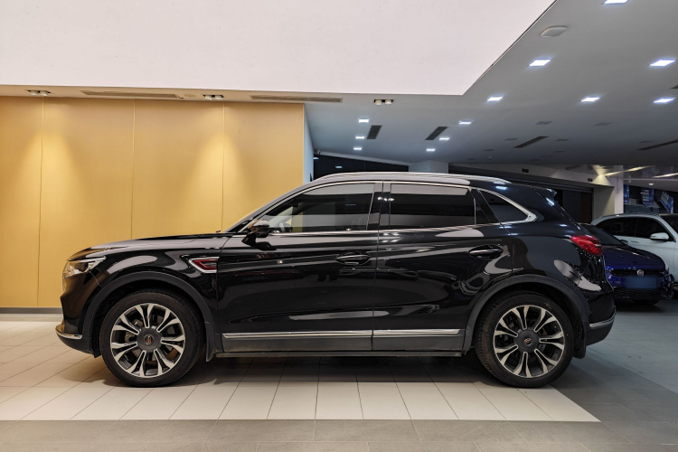 红旗HS5 2019款 2.0T 智联旗享四驱版车身外观6011