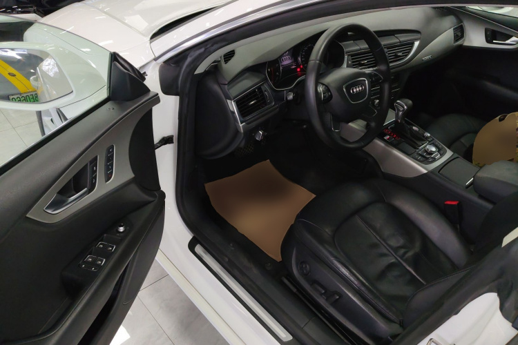 奥迪A7 2013款 35 FSI quattro进取型中控内饰7003