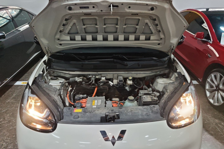 五菱汽车 五菱缤果 2023款 333km 快享款机舱底盘24