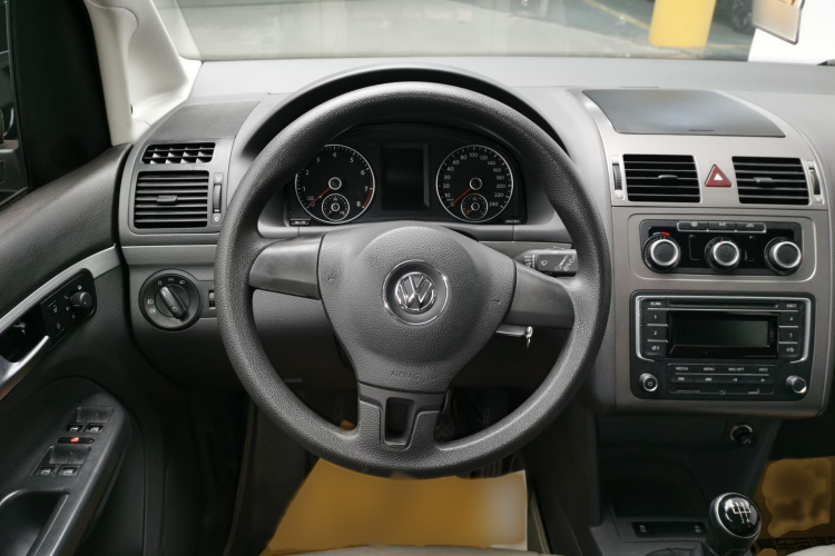 大众 途安 2013款 1.4T 手动风尚版5座局部细节13