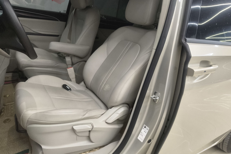 别克GL8 2020款 ES陆尊 653T 舒适型中控内饰19