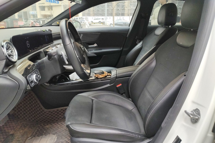 奔驰A级 2020款 A 200 L 运动轿车中控内饰19