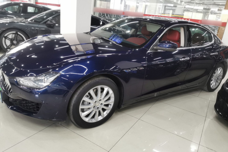 玛莎拉蒂 Ghibli 2020款 3.0T 标准版车身外观4