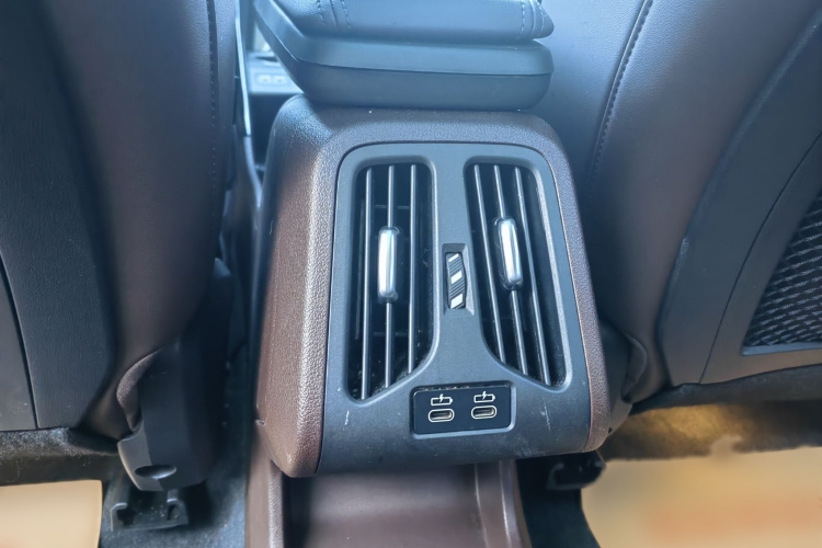 宝马iX1 2023款 xDrive30L X设计套装局部细节9001