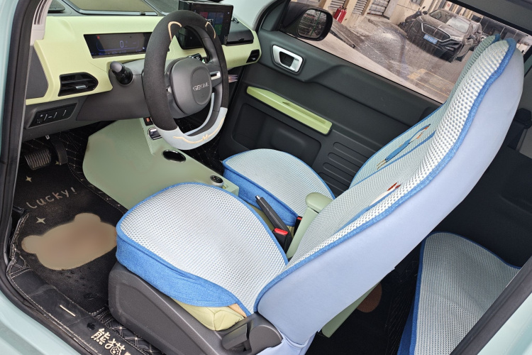吉利银河 2023款 熊猫mini 200km 灵动熊中控内饰7006