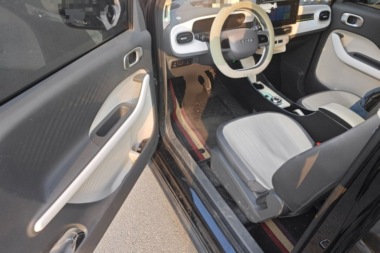 吉利银河 2025款 210km 熊猫卡丁中控内饰20