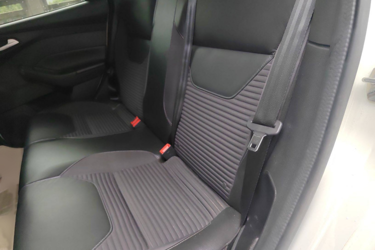 福特 福克斯 2017款 三厢 EcoBoost 180 自动精英型中控内饰7001