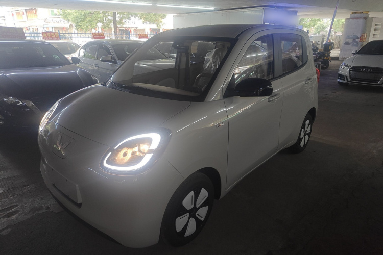 五菱汽车 宏光MINIEV 2025款 四门版 进阶款车身外观1