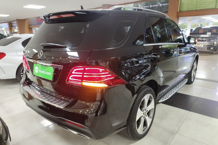 奔驰GLE 2018款 GLE 320 4MATIC 动感型臻藏版车身外观7