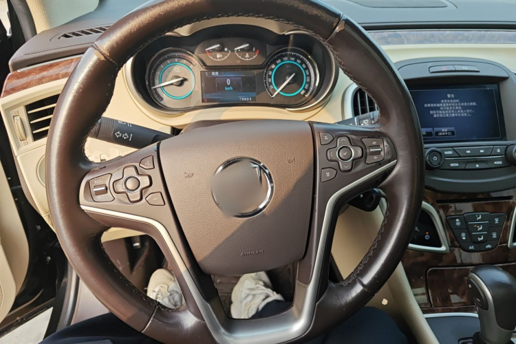 别克 君越 2013款 2.4L SIDI领先舒适型中控内饰13