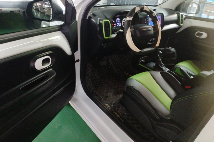 荣威 科莱威CLEVER 2021款 302km卓越版中控内饰7003