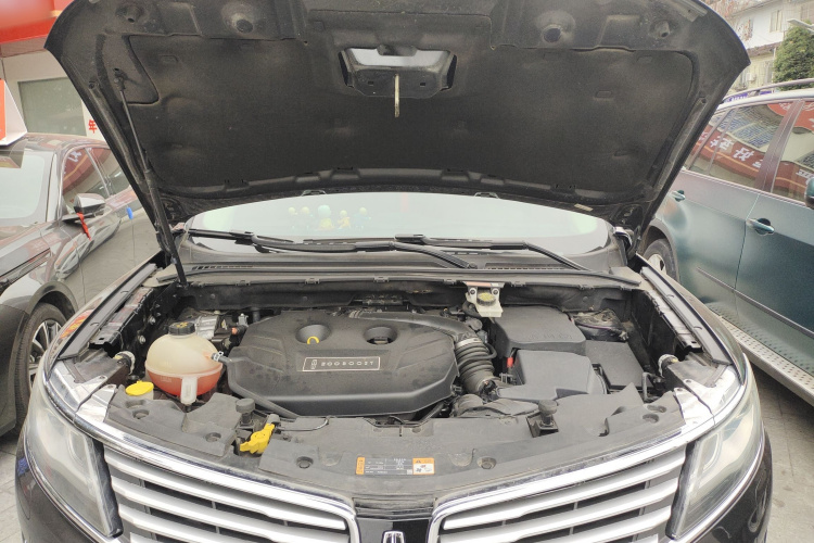 林肯MKC 2017款 2.0T 四驱尊雅版机舱底盘24