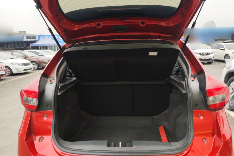 奇瑞 瑞虎3X 2018款 1.5L 手动精英版机舱底盘23