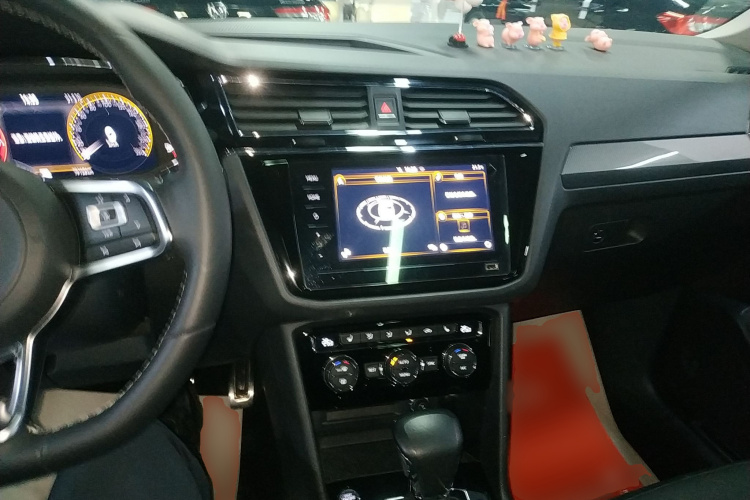 大众 途观L 2021款 330TSI 自动两驱R-Line旗舰版中控内饰12