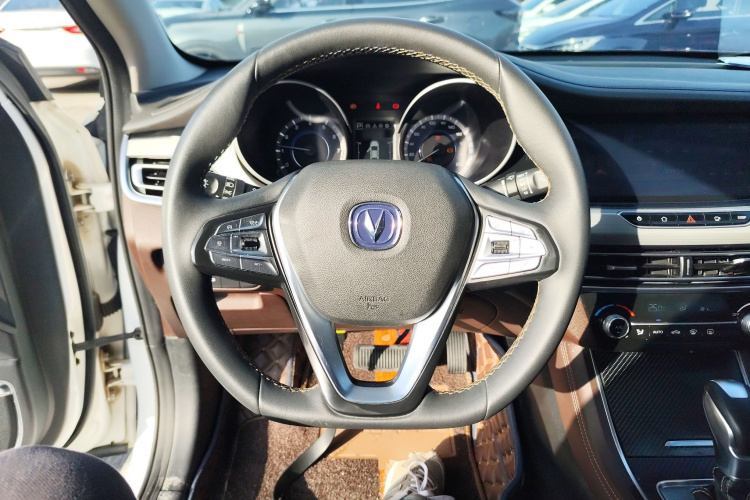 长安 逸动 2018款 1.6L GDI 自动领尚型局部细节13