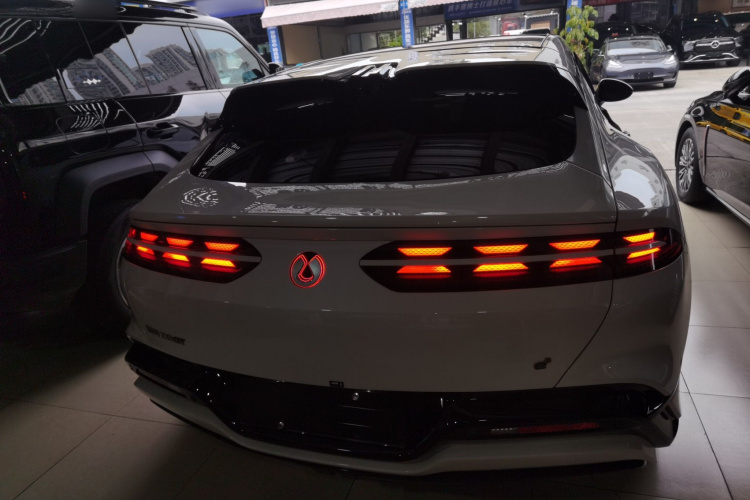 腾势Z9GT 2024款 1100四驱Max版车身外观6