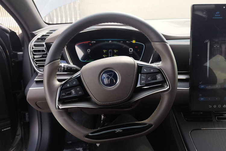 比亚迪 汉 2023款 DM-i 冠军版 121KM 尊享型中控内饰13