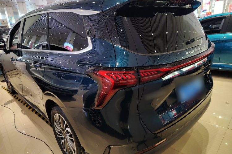 东风风行 风行游艇 2022款 1.5T DCT逐浪版车身外观4