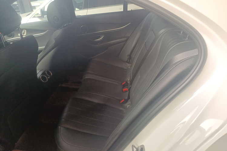 奔驰E级(进口) 2021款 E 260 时尚型运动版中控内饰7004