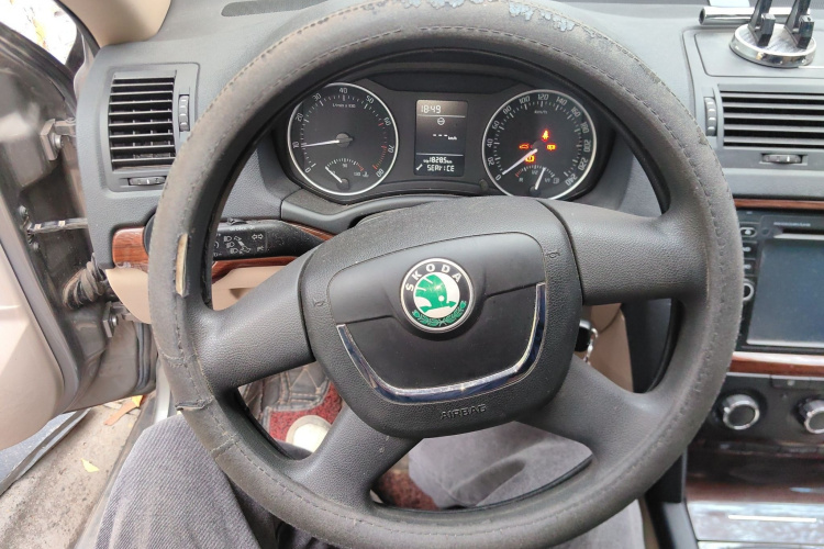 斯柯达 明锐 2012款 1.6L 手动逸俊版局部细节13