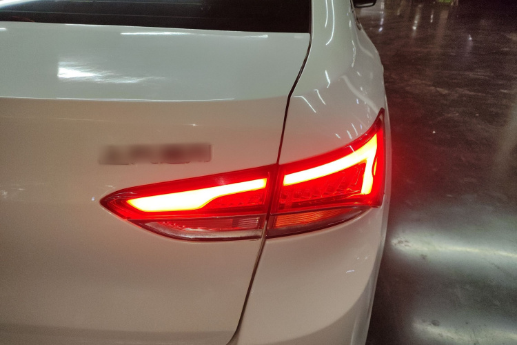 别克 英朗 2021款 典范 1.5L 自动精英型车身外观9