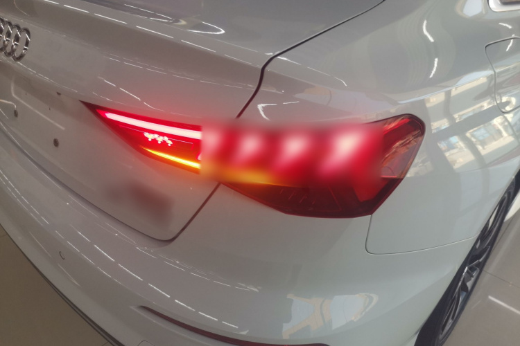 奥迪A3 2024款 A3L Limousine 35 TFSI 时尚运动型车身外观9