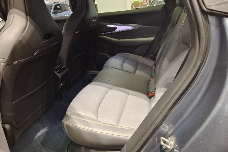 领克08 EM-P 2025款 220km 四驱性能Halo中控内饰7003