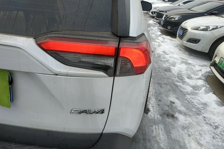 丰田 RAV4荣放 2023款 2.0L CVT两驱20周年铂金纪念版车身外观9