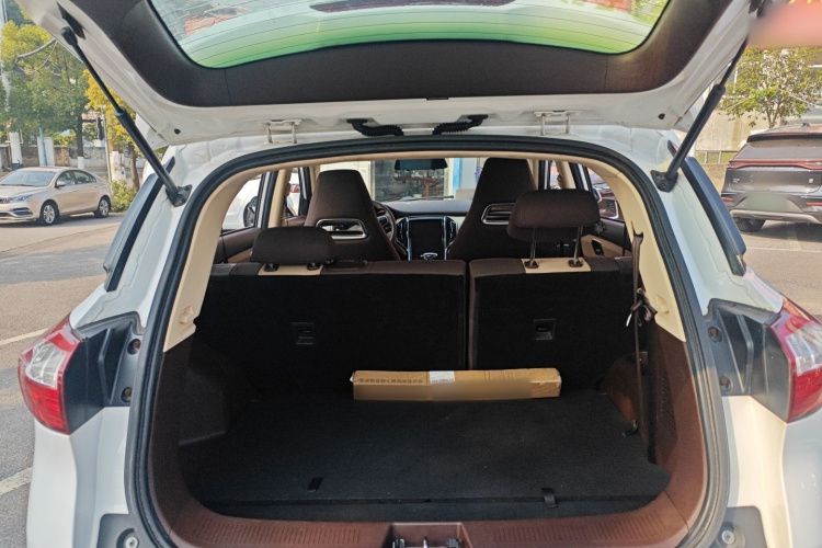 猎豹汽车 猎豹CS9 2017款 1.5L CVT舒适型机舱底盘23