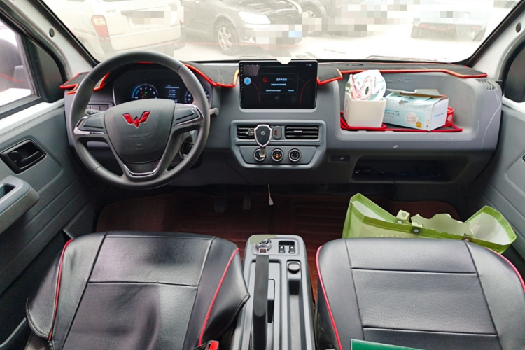 五菱汽车 五菱扬光 2024款 300KM 舒适型客车版 75kW中控内饰12