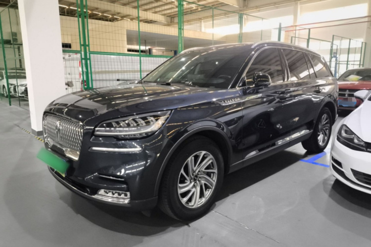 林肯 飞行家 2021款 3.0T V6 四驱尊享版车身外观4