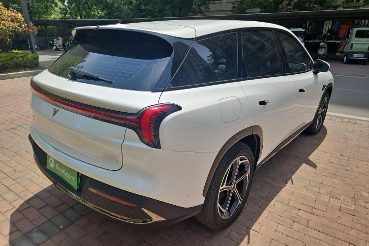 哪吒汽车 哪吒L 2024款 增程 310 闪充PRO版车身外观6003