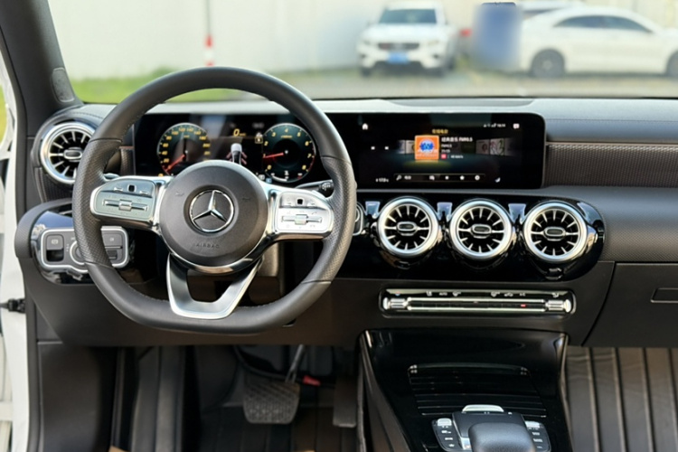 奔驰A级 2022款 改款三 A 200 L 运动轿车时尚型中控内饰7004