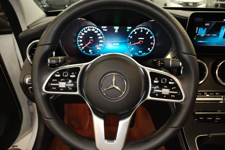 奔驰C级 2019款 改款 C 260 L 运动版中控内饰13