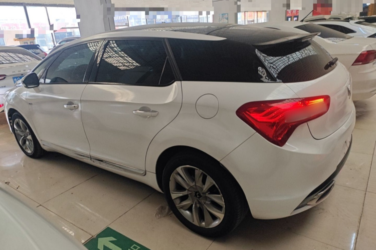 DS 5 2015款 1.6T 豪华版THP160车身外观4