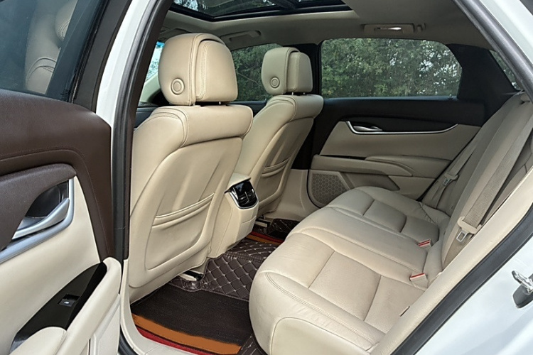 凯迪拉克XTS 2013款 28T 舒适型中控内饰7002