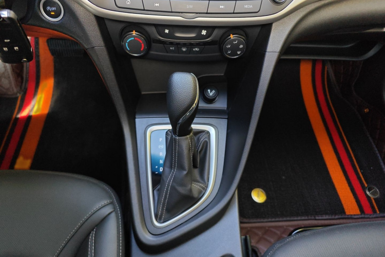 别克 英朗 2021款 改款 典范 1.5L 自动精英型中控内饰7007