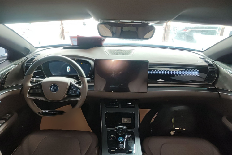 比亚迪 汉 2022款 EV 创世版 610KM四驱尊享型中控内饰7002