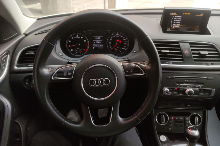 奥迪Q3 2018款 30周年年型 30 TFSI 时尚型中控内饰13