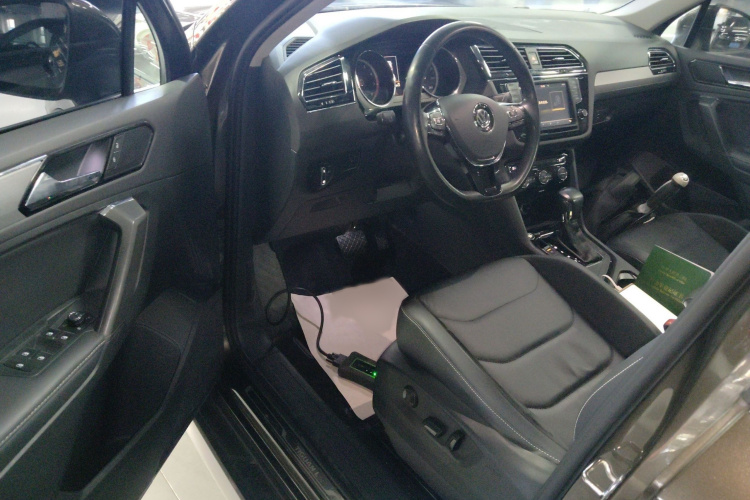 大众 途观L 2017款 330TSI 自动两驱豪华版中控内饰7003