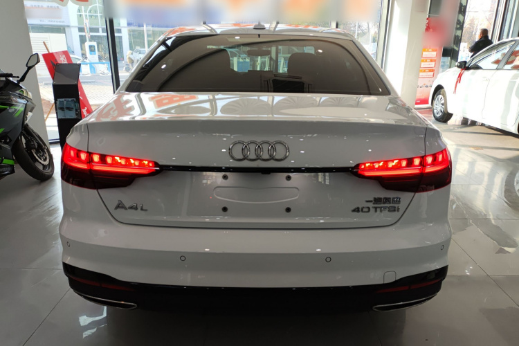 奥迪A4L 2024款 40 TFSI 豪华动感型车身外观6