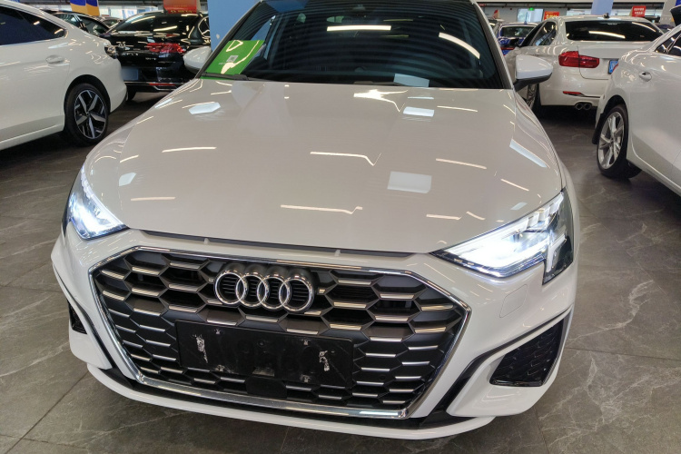 奥迪A3 2024款 A3L Limousine 35 TFSI 时尚运动型车身外观2