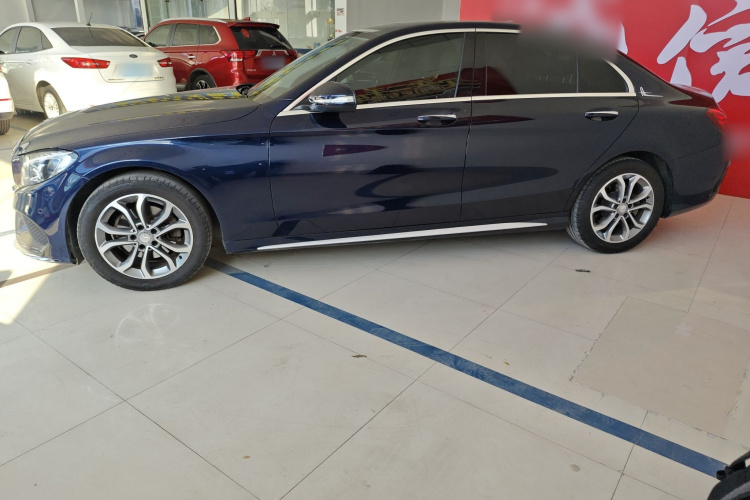 奔驰C级 2015款 改款 C 180 L 运动型车身外观4