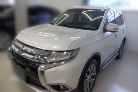 三菱 欧蓝德 2016款 2.4L 四驱精英版 5座