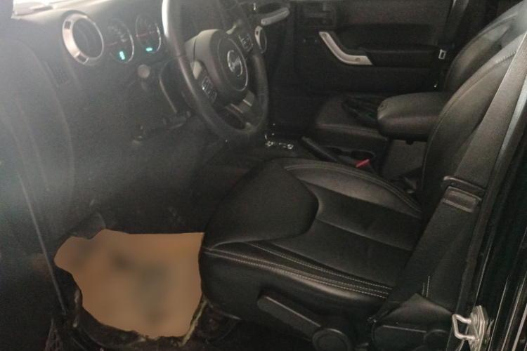 Jeep 牧马人 2015款 3.0L Sahara 四门舒享版局部细节19