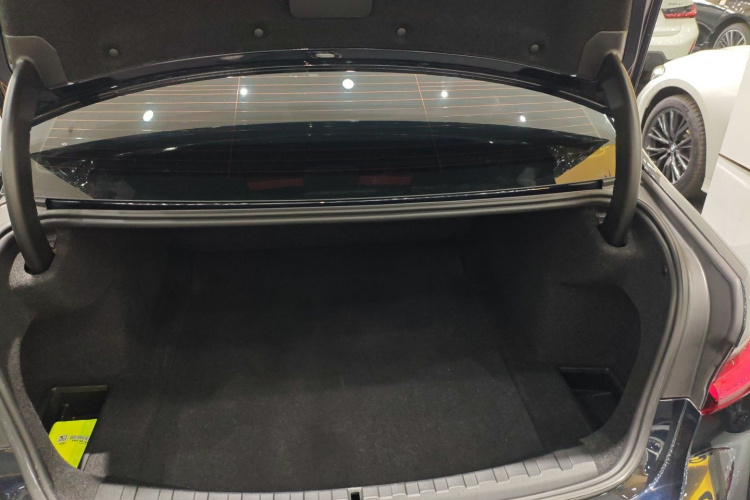 宝马3系 2025款 325Li M运动套装机舱底盘23