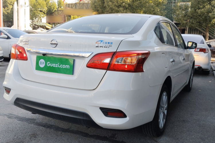 日产 轩逸 2024款 改款三 经典 1.6XE CVT舒适版车身外观7