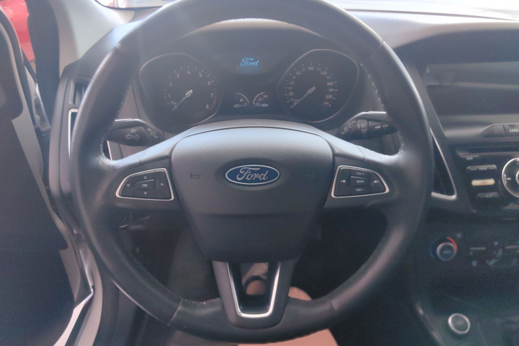 福特 福克斯 2018款 两厢经典 EcoBoost 125 自动超能风尚型智行版局部细节13